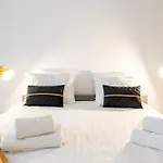 Stylish 2-Bedroom Apartment Near The Famous Moulin Rouge