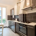 Stylish 2-Bedroom Apartment Near The Famous Moulin Rouge