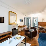 Stylish 2-Bedroom Apartment Near The Famous Moulin Rouge