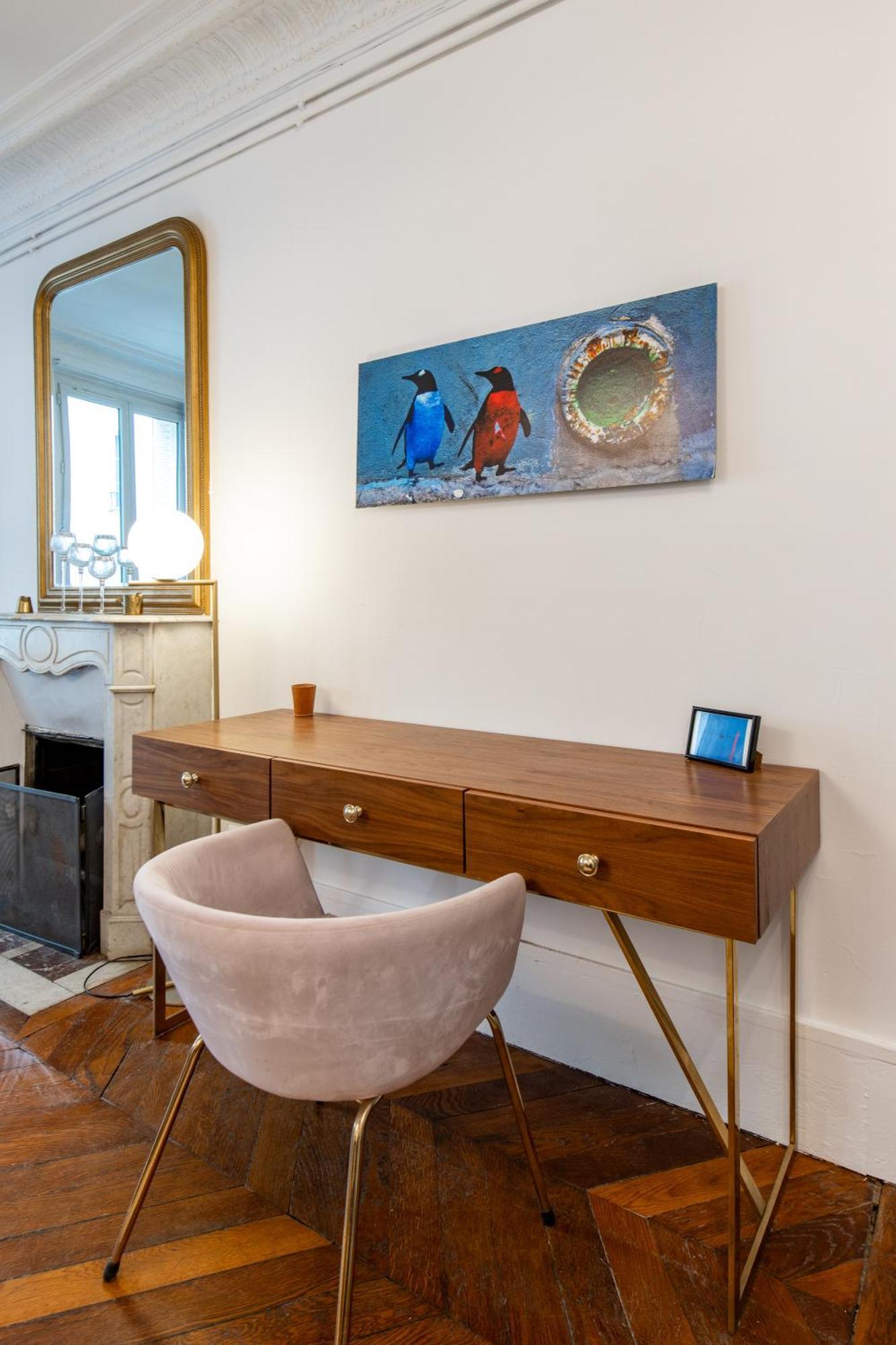 Stylish 2-bedroom Near The Famous Moulin Rouge Appartamento Parigi
