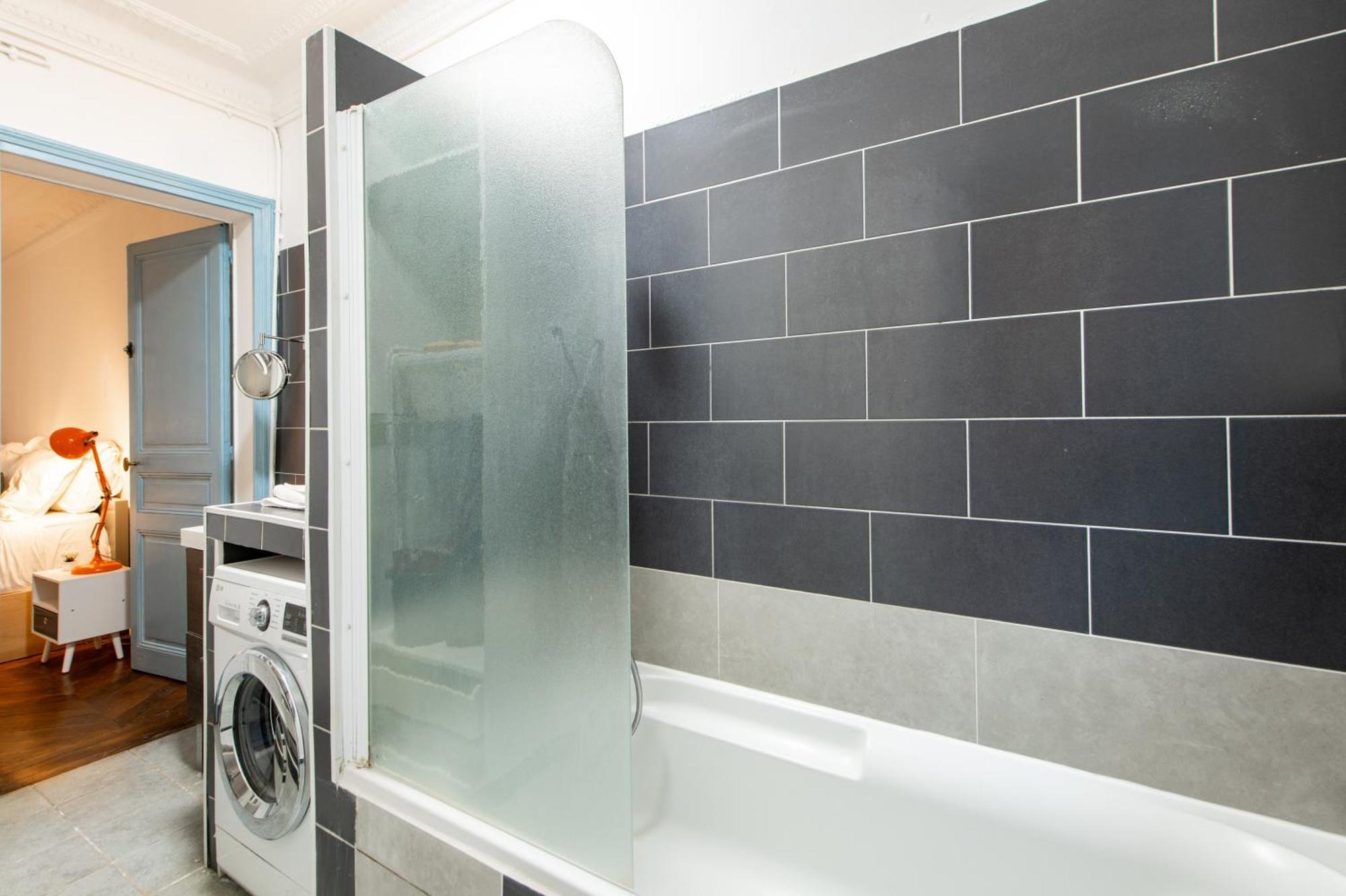 Stylish 2-bedroom Near The Famous Moulin Rouge Parigi
