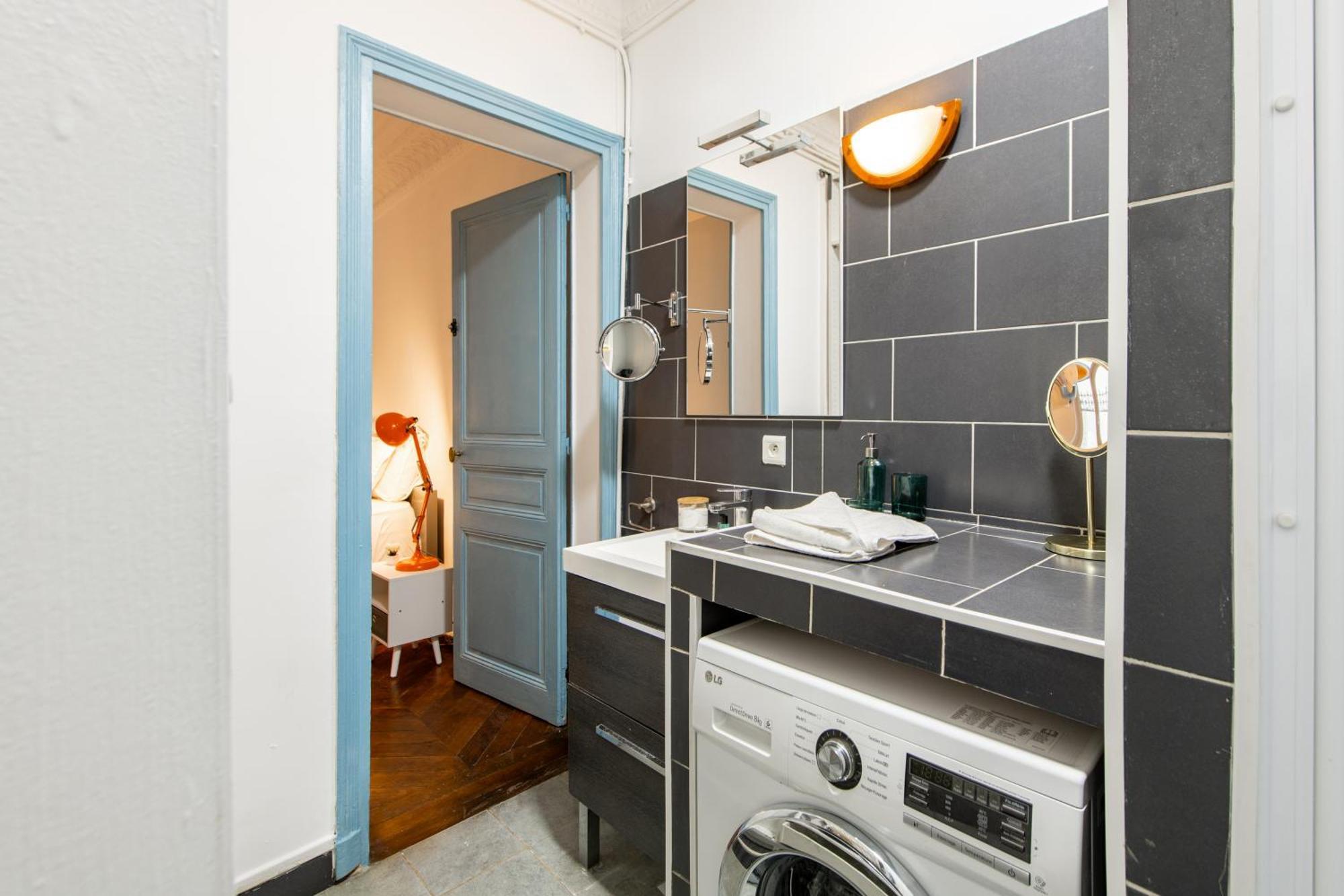 Appartamento Stylish 2-bedroom Near The Famous Moulin Rouge Parigi
