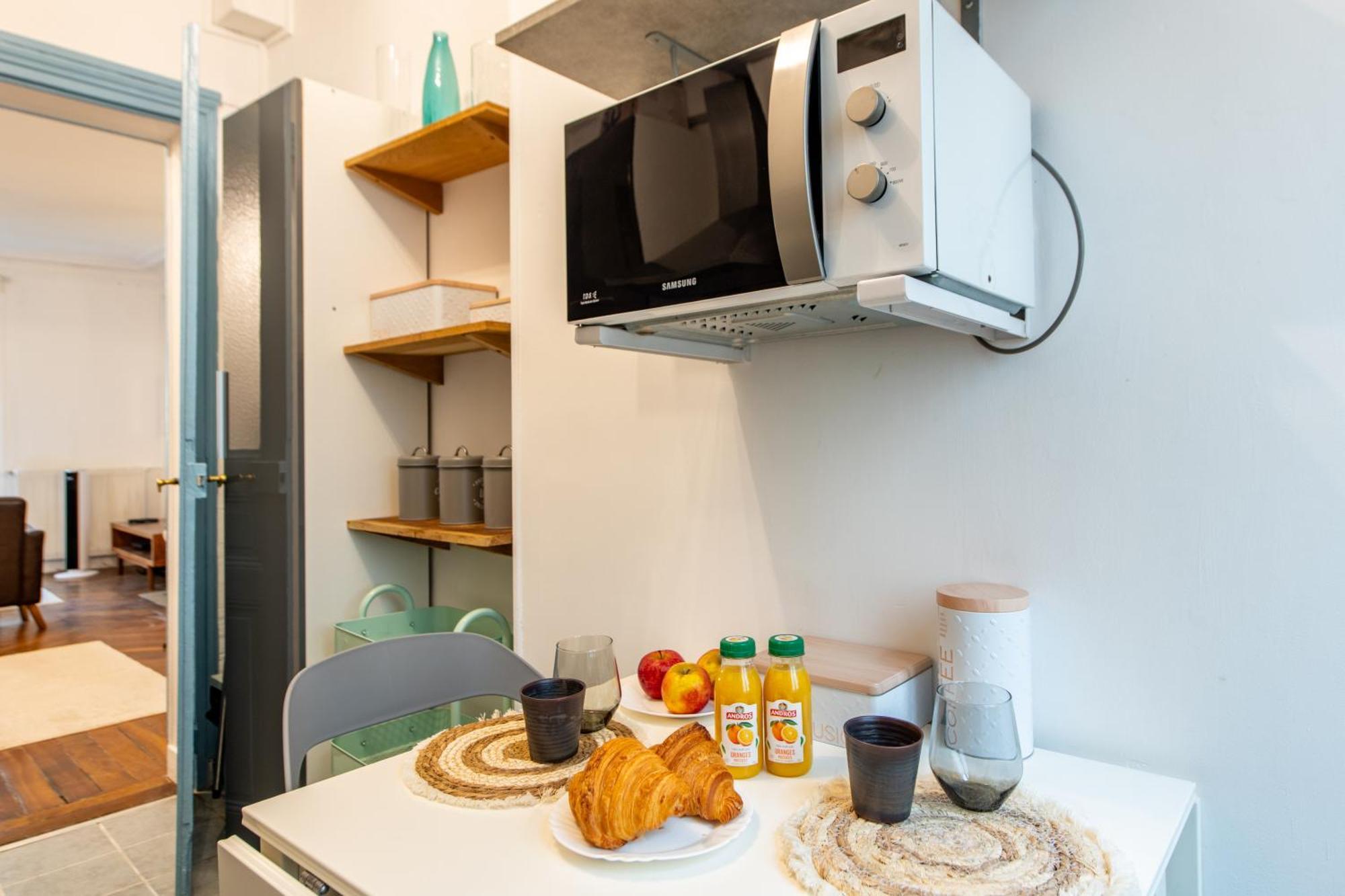 Stylish 2-bedroom Near The Famous Moulin Rouge Appartamento Parigi
