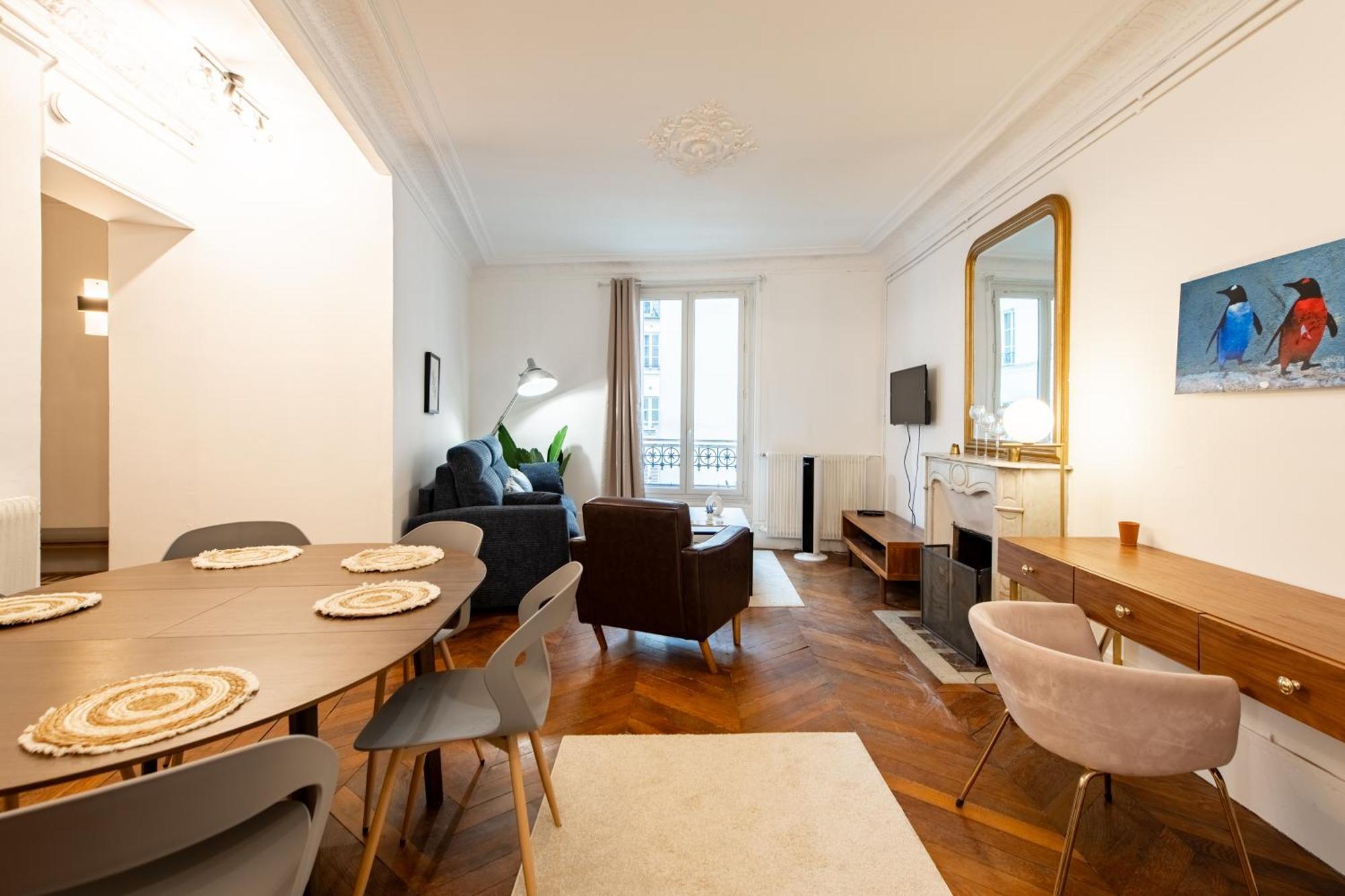 Stylish 2-bedroom Near The Famous Moulin Rouge Apartment