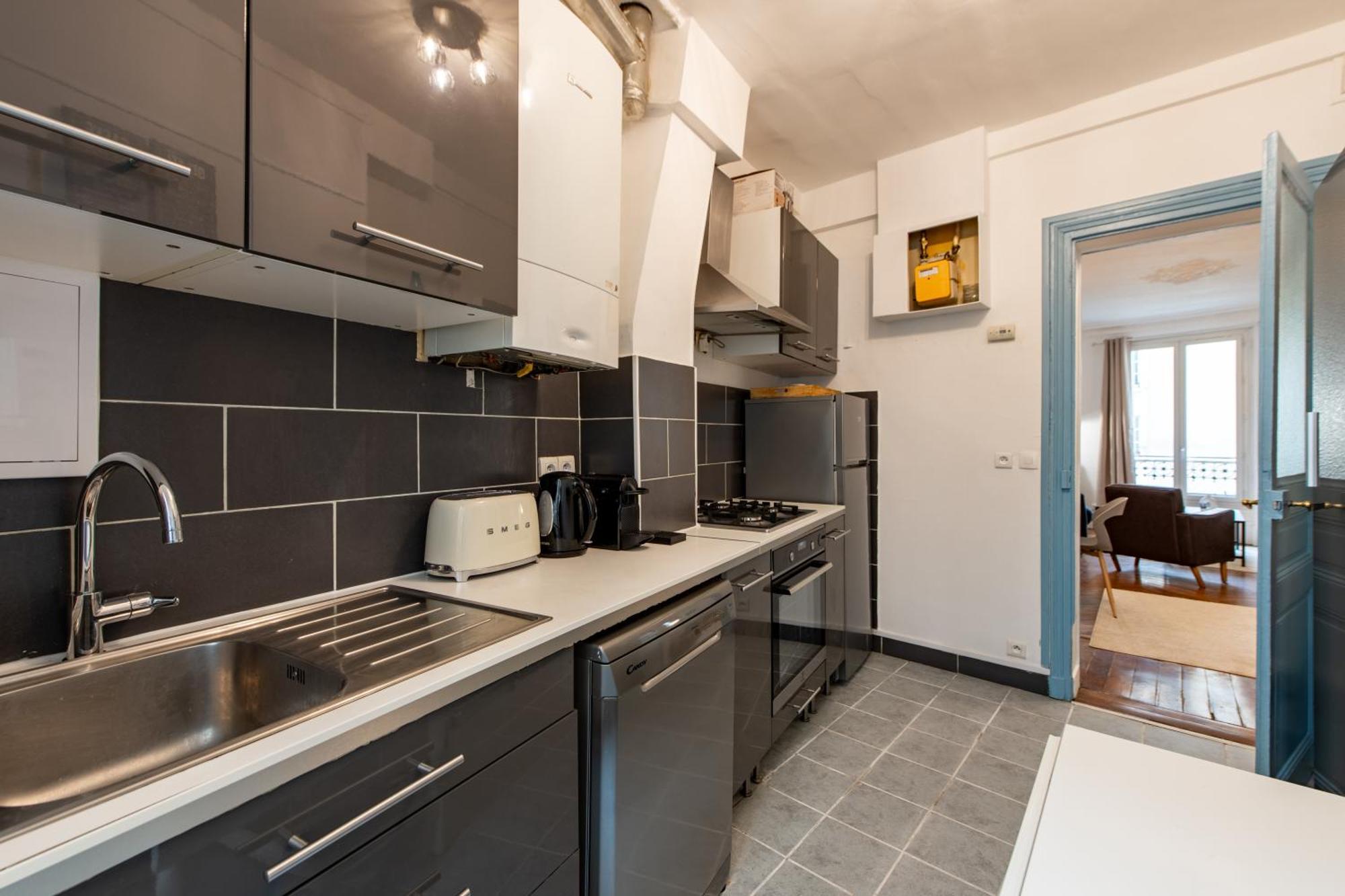 Stylish 2-bedroom Near The Famous Moulin Rouge Parigi